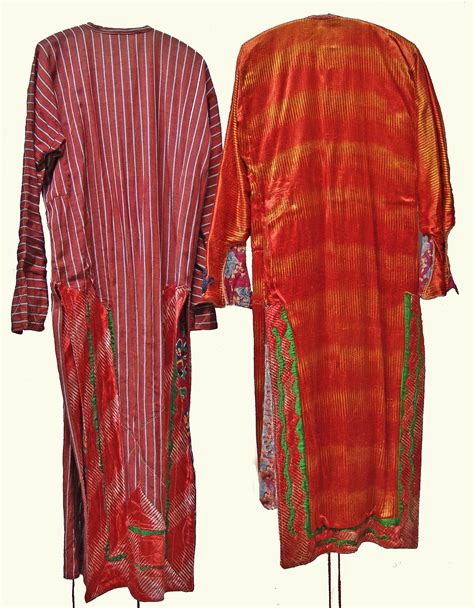 Women’s gowns (seen from the back). Named ‘üçetek’ (or also: üç peş