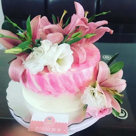 Pastel Naked con Flores Pastelería a domicilio Creapasteles