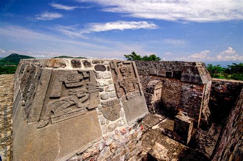 Piramide De La Serpiente Enplumada Piramide De Quetzalc Atl Yacimiento