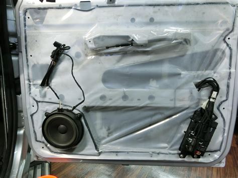 ゲレンデ BENZ G55に2DINナビ取付けスピーカー交換サブウーハー取付け サウンドナビPREMIとMERCURY CAR AUDIO R62 セパレートスピーカー HOT