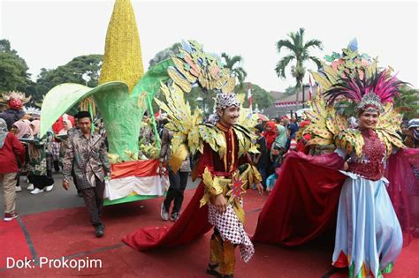 Semarak Pawai Budaya Kota Serang Tahun Disambut Meriah Warga