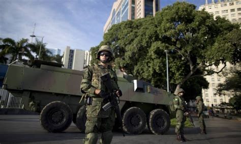 Justiça Militar condena homem que furou bloqueio do Exército na Maré