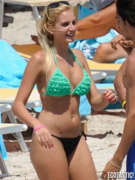 Mariana Diarco In Bikini Sexy A Porto Cervo Egotastic Il Messaggero It