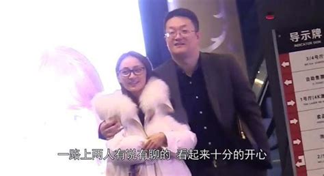 姚笛近况曝光，与俩男士唱歌到凌晨，与未婚夫久违同框