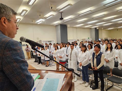 Imponen Batas A Estudiantes Graduados De Medicina Vicerrectoria