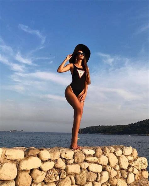 48 Flattering Bikini Beach Poses To Try This Spring SHARP ASPIRANT