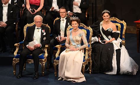 Fam Lia Real Da Su Cia Vive Sua Noite De Windsors Em Gala Que