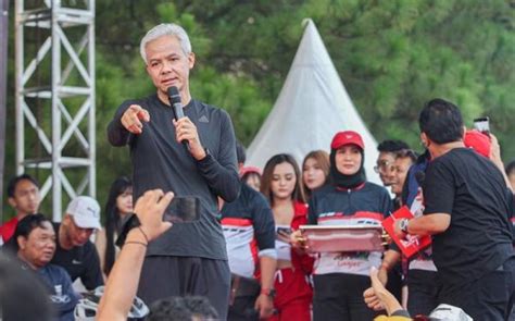 Ganjar Minta Relawan Jaga Kekompakan Demi Persatuan Indonesia