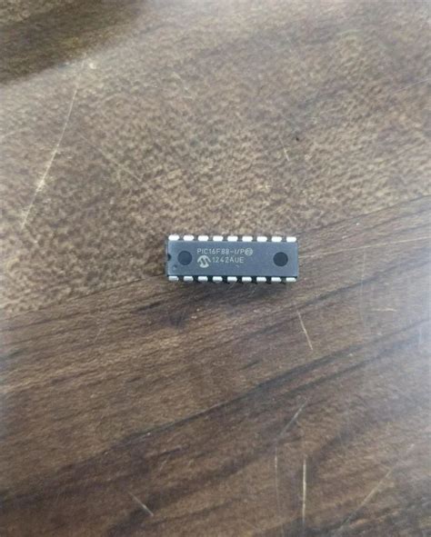 Pic F I P Microcontroller At Rs Piece Microchip