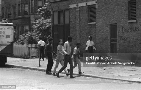 Chicago Graffiti Photos and Premium High Res Pictures - Getty Images