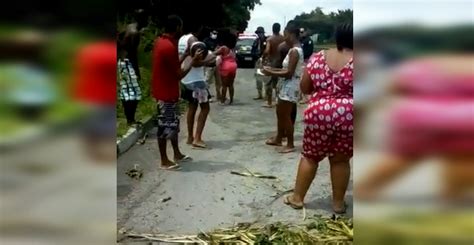 SUBIU A PRESSÃO Moradores do Camucurso em Amélia Rodrigues protestam