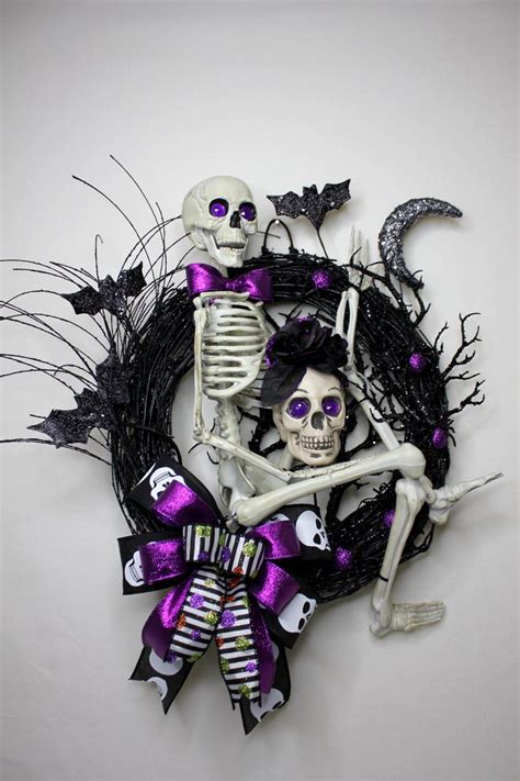 Skeleton Wreath Halloween Wreath Skull Wreath Etsy Halloween Skull Skull Wreath Halloween