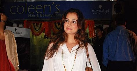 Bollywood Boobs Sex Nude Diya Mirza Transparent Shirt