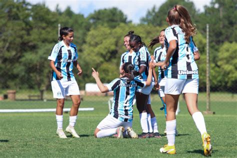 Gurias Gremistas goleiam o Guarany de Bagé na estreia no Estadual Sub 17