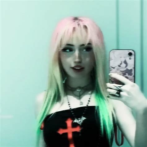 Julia Burch on Twitter: RT @evaaviolett: Hey