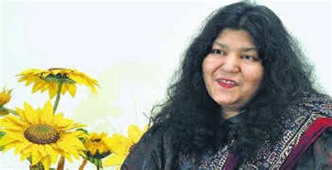 Abida Parveen Biography - Childhood, Life Achievements & Timeline