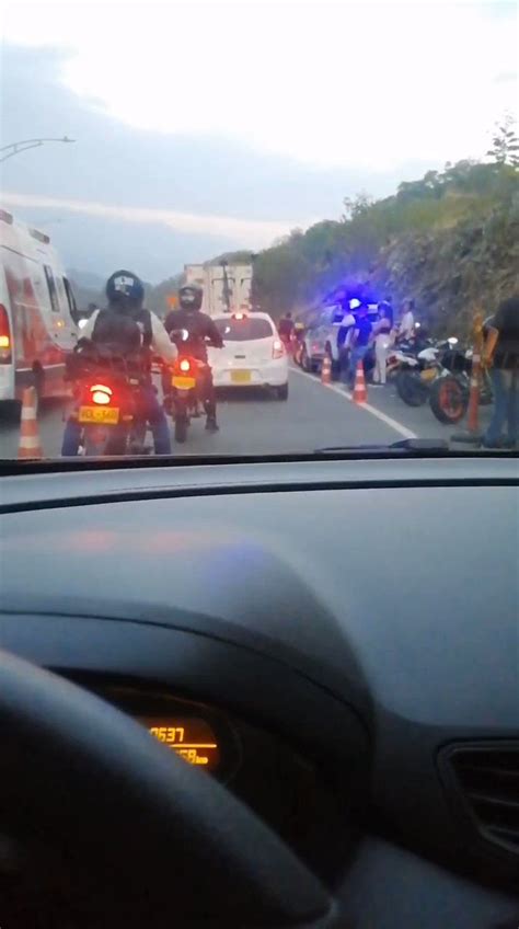 Denuncias Antioquia on Twitter Nos reportaron fuerte accidente Vía