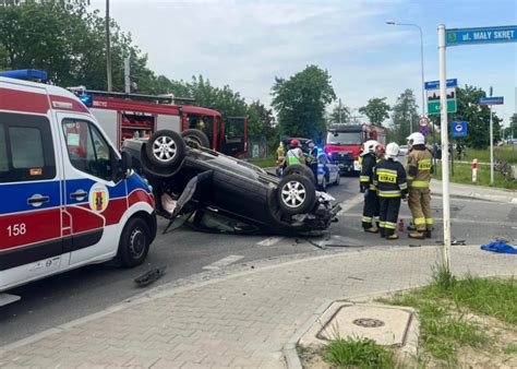 Wypadek W Ksawerowie Rozbite Samochody Jeden Dachowa Radio D