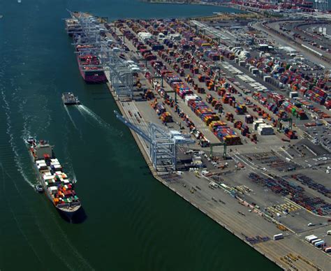 Port of Oakland reports box traffic decline - Container News