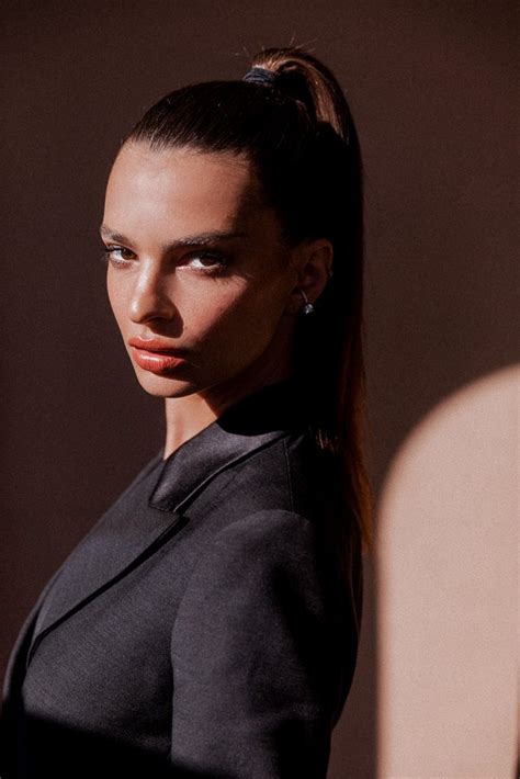 Emily Ratajkowski Pretty Face Hot Celebs Home