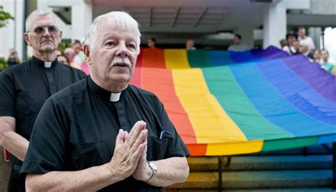 Por que um gay não pode ser padre