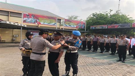 Kapolres Pelabuhan Tanjung Priok Pimpin Upacara Kenaikan Pangkat Dan