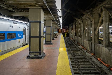 Train Platform At Grand Central Station Metro North Railro Flickr