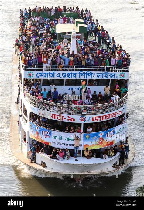 Dhaka Bangladesh People Returning To Home By Overcrowded Passenger