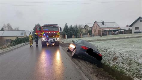 Wypadek w Janowicach Audi zjechało do rowu szczegóły