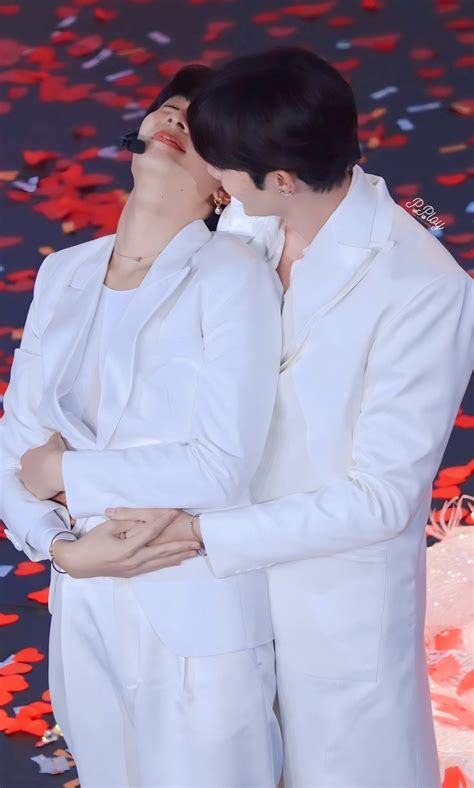 Pin By Ewa Jab O Ska On Zeenunew Cute Gay Couples Cute Gay Actors