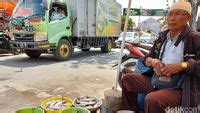 Menabung Puluhan Tahun Lansia Pedagang Ikan Di Pasar Brebes Naik Haji Plus