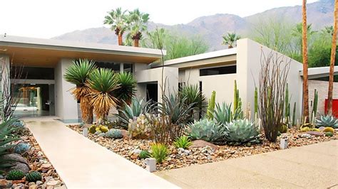 65 Great Front Yard Landscaping Ideas - The Trend Spotter