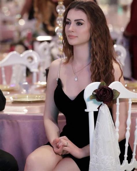 Pin De Anil Kumar Em Burcu Ozberk Vestidos Estilosos Moda Feminina