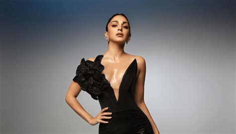 Kiara Advani Hot Pics Sexy Stils Gallery Images