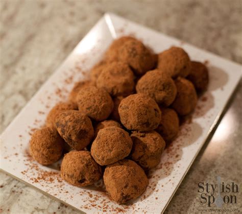 Recipe :: Homemade Dark Chocolate Truffles - Stylish Spoon