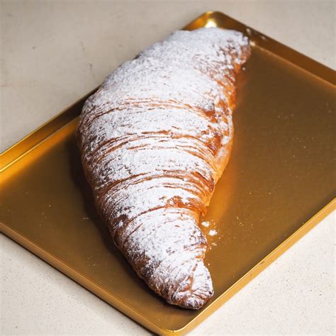 Croissant Xxl Mascarpone Malina Le Delice