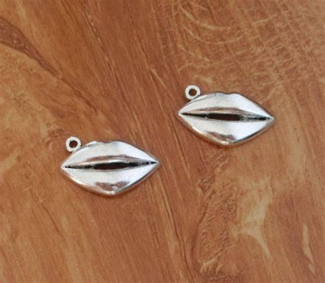 20pcs Sexy Lips Charms Kissing Jewelry Making Supplies Antique Silver