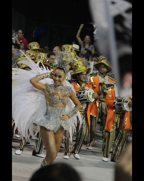 Foto Sabrina Sato é madrinha de bateria da Gaviões da Fiel mas também