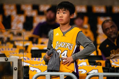 Lo Staples Center Omaggia Kobe Bryant L Ultimo Saluto Alla Leggenda