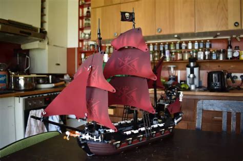 LEGO PIRATES OF The Caribbean Queen Anne S Revenge 4195 EUR 350 00