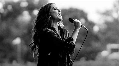 Alanis Morissette Announces The Triple Moon Tour With Joan Jett The