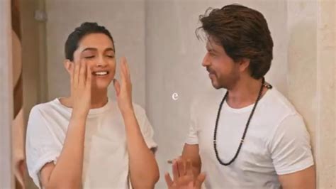 Shah Rukh Khan Learns Skin Care From Deepika Padukone, Feels 'Freshy ...