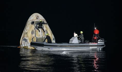 SpaceX Crew Dragon makes 1st nighttime splashdown with US astronauts ...