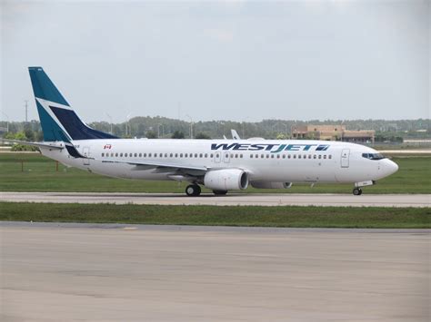 WestJet 737-800 by InDeepSchit on DeviantArt