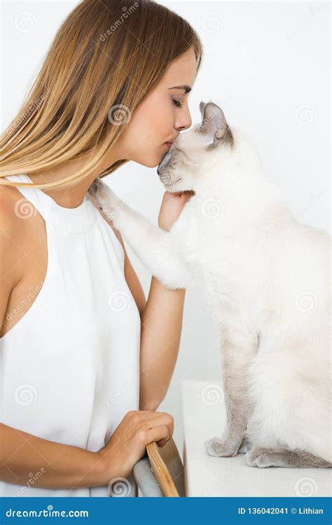 Gorgeous Brunette With Her Cat Stock Image Image Of Attractive Pretty