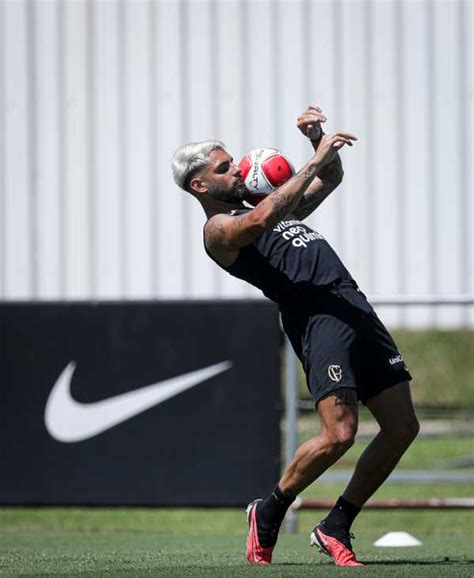 Mano Faz Treino T Tico E Ensaia Corinthians Para Ltimo Teste Antes De