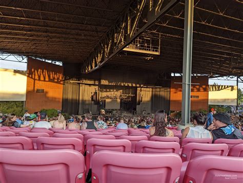 Event staff explain the rules for white river amphitheatre guests 31