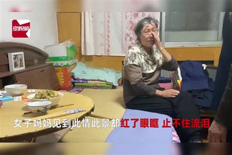 姥姥去世后女子陪妈妈看姥姥88岁闺蜜，开门招待一幕令妈妈泪崩妈妈姥姥女子