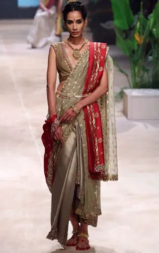 Traditional To Modern Saree Draping Style Ideas For Wedding