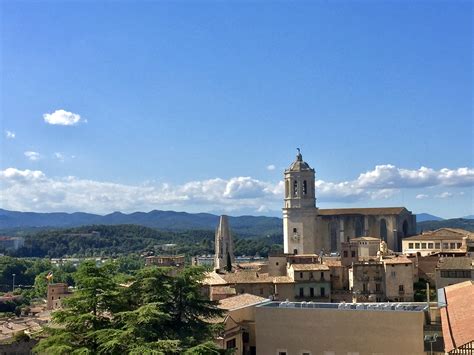 Living in Spain: Pros and Cons for Expats in 2025